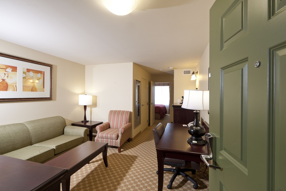Holiday Inn & Suites Barstow 32/48