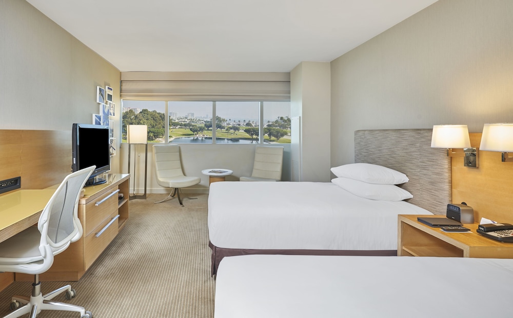 Hyatt Regency Long Beach 18/75
