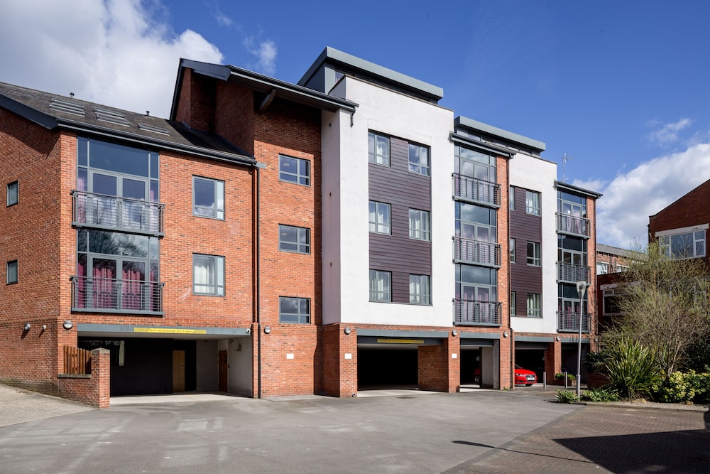 Roomzzz Leeds Headingley 43/49