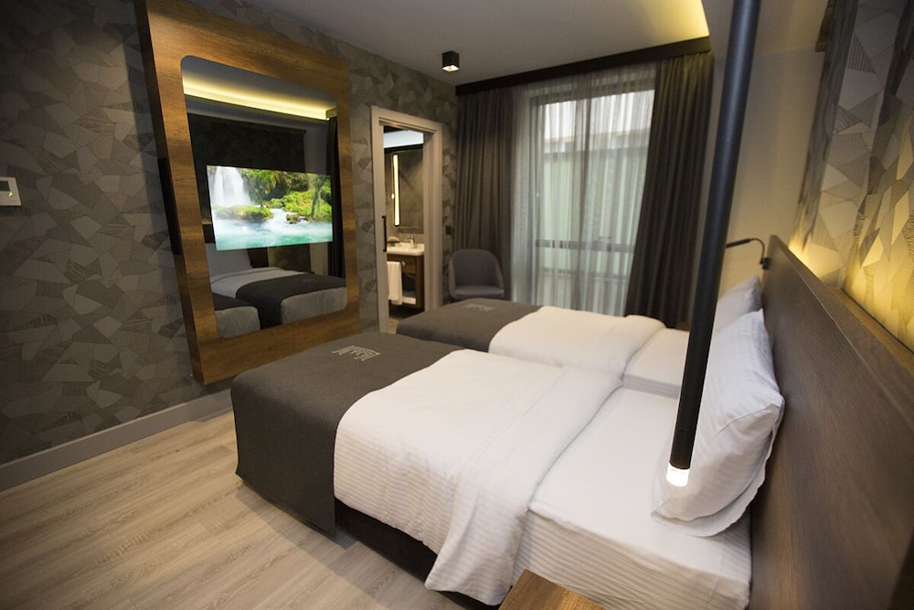 Emen S Hotel 10/48