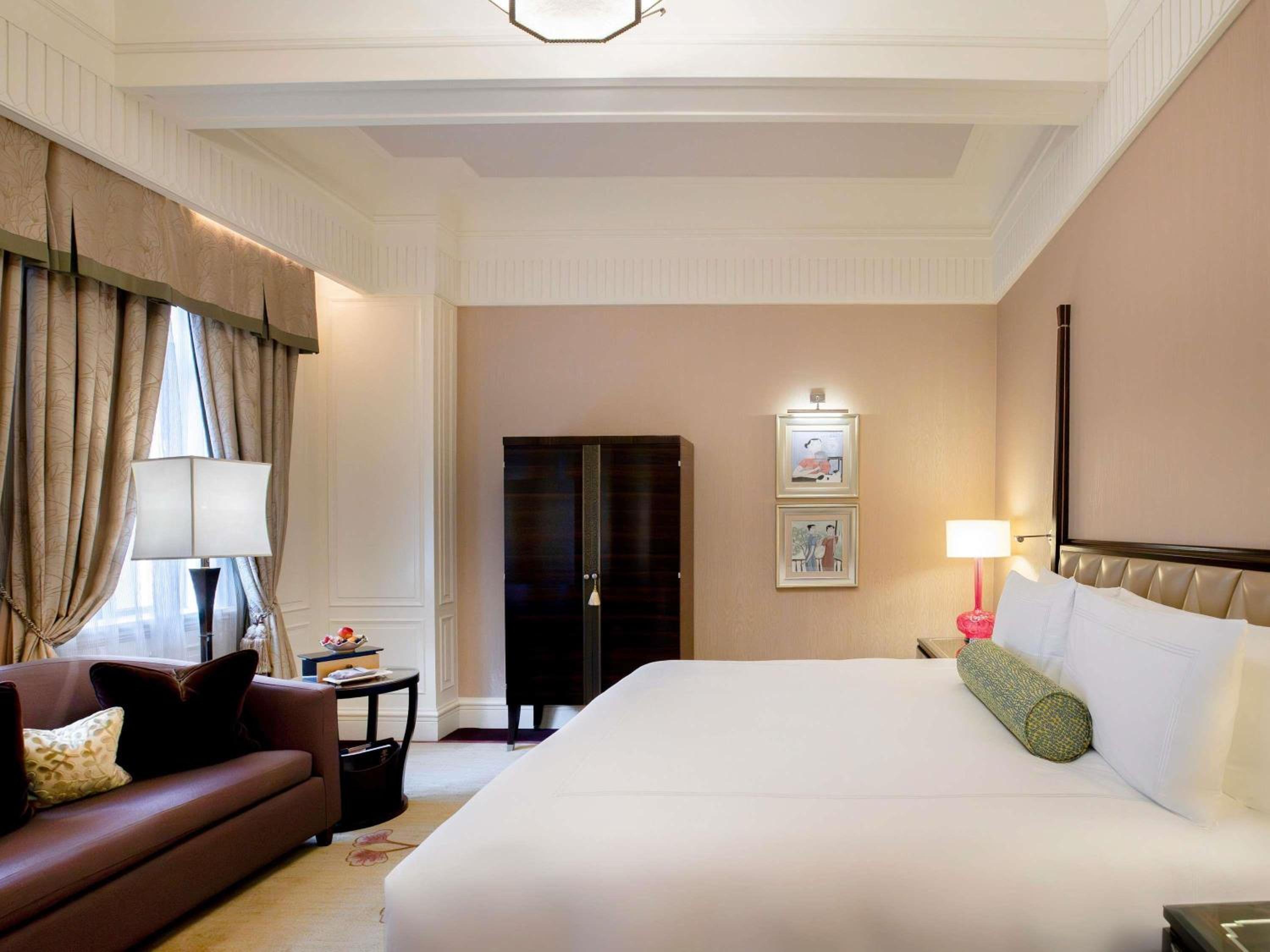First Class, Deluxe, King Bed