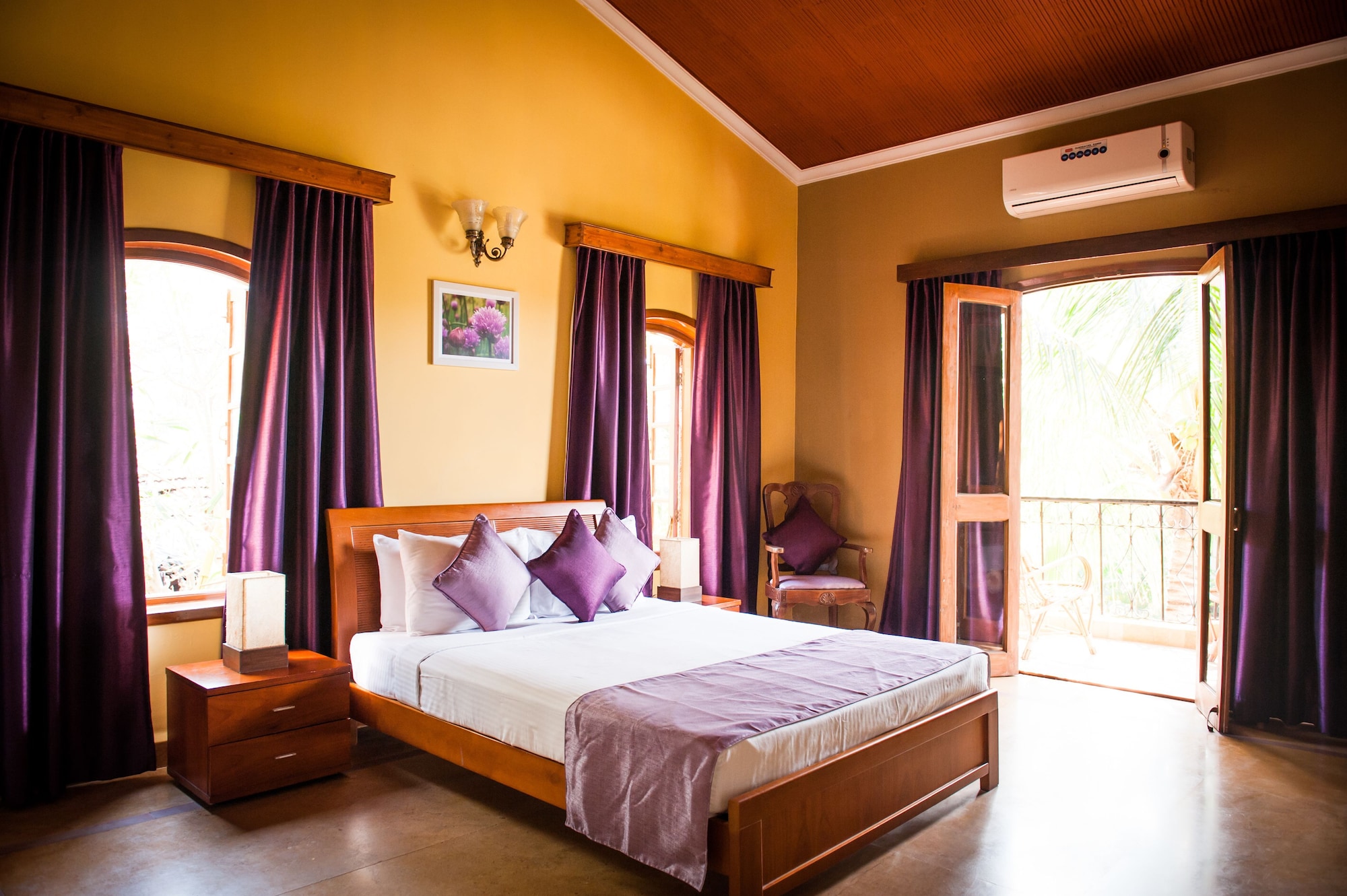 2 BEDROOMS, SUITE