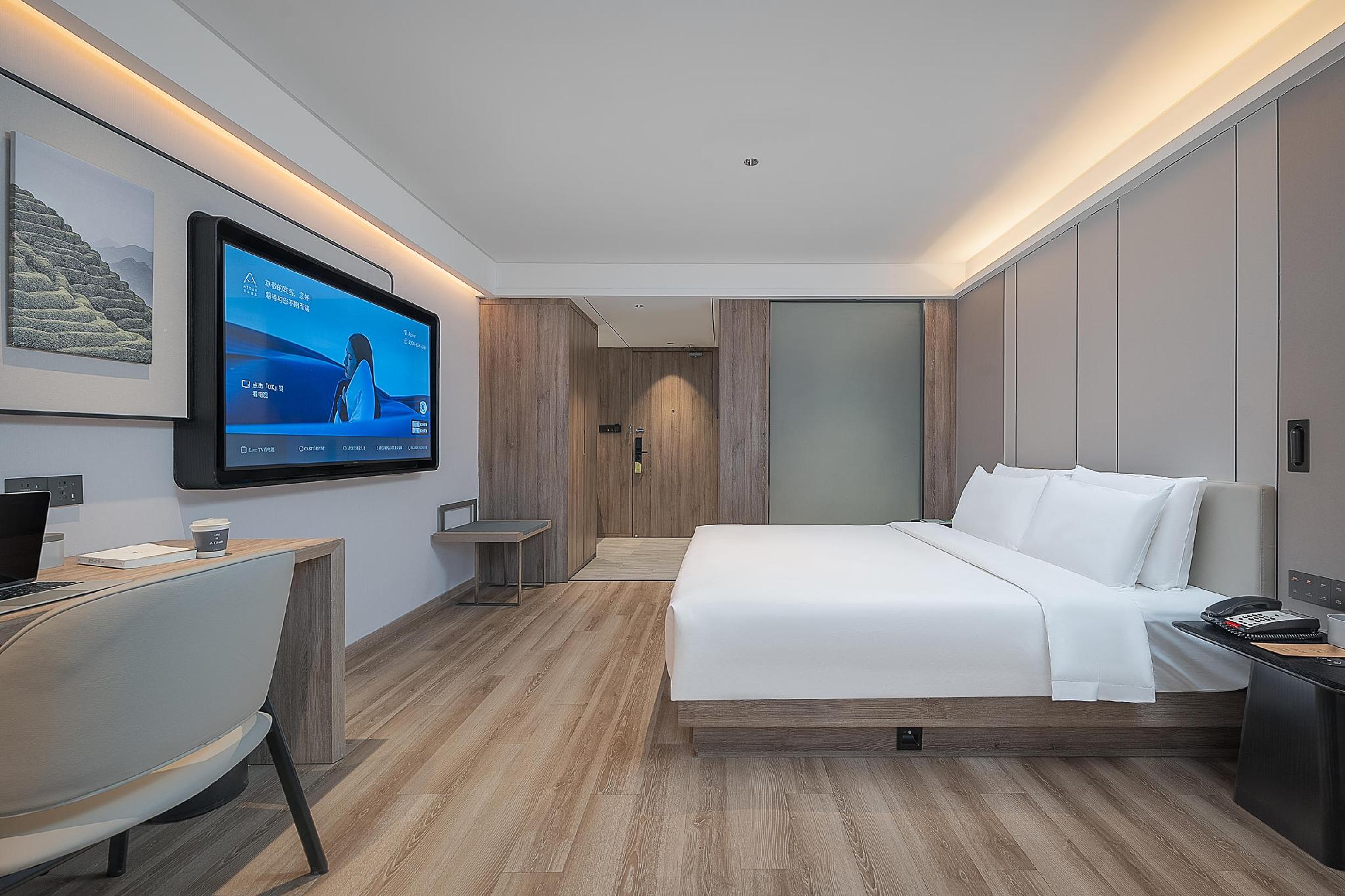 Guest Room, Executive, King and Queen Bed