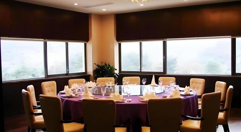 Yaoxi Dynasty Hotel 36/47