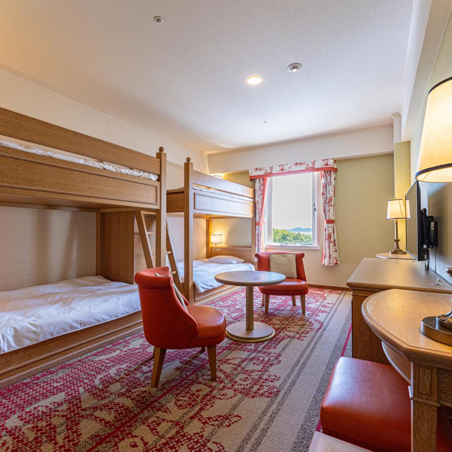 Room, Quadruple
