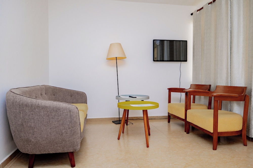 Bungalow Beach Hotel 33/58