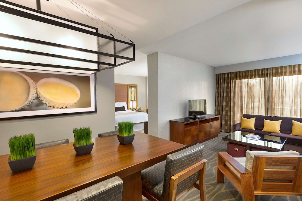 The Woodlands Resort, Curio Collection by Hilton 32/38