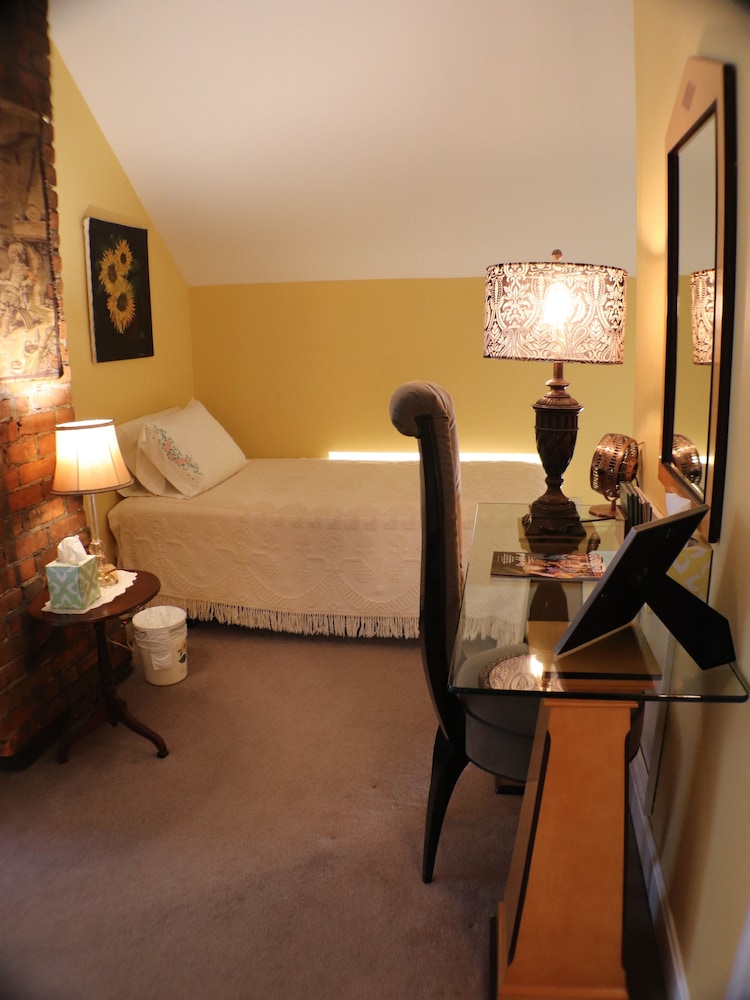 50 Lincoln Short North Bed and Breakfast 48/71
