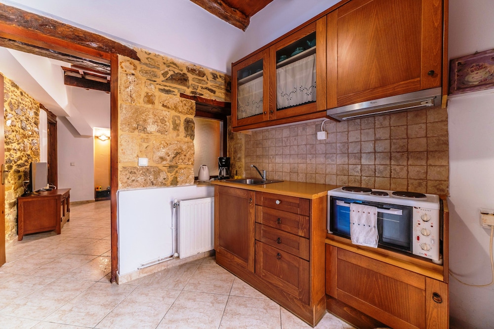 Idili Traditional House 50/50