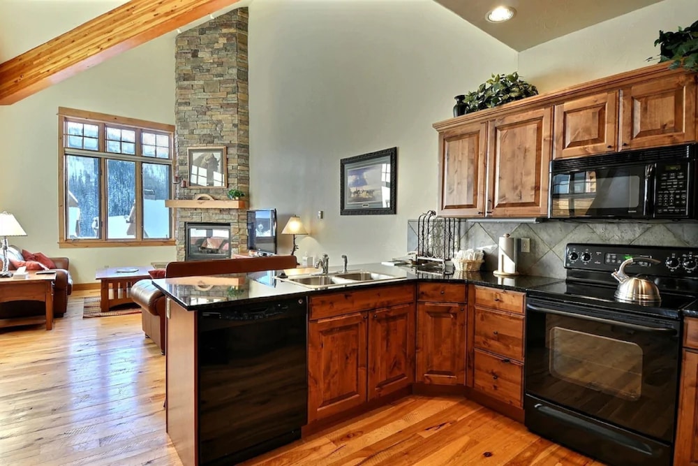 VACATION RENTALS BY BIG SKY RESORT 17/34