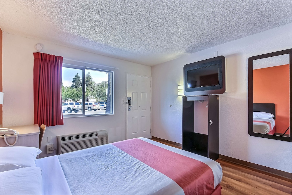 Motel6 Pleasanton, CA 30/63