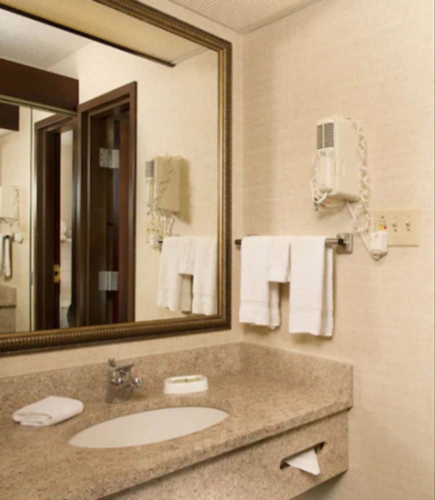 Drury Inn and Suites St Louis Collinsville 37/39