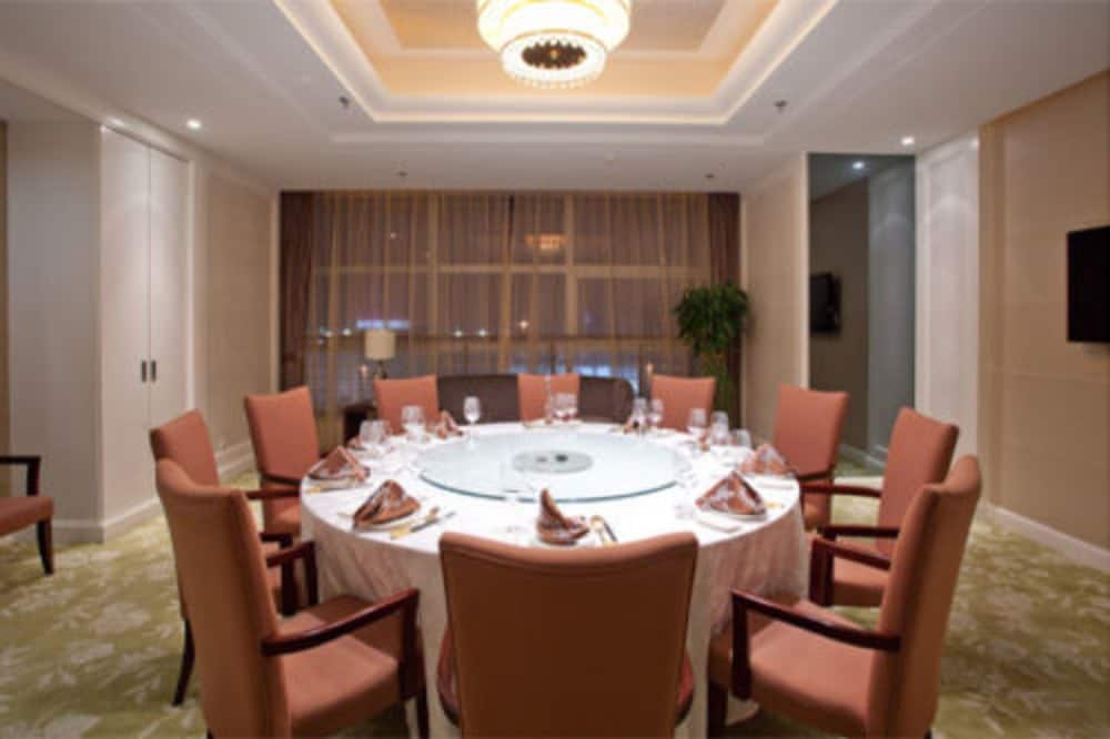 New Century Hotel Qingdao 50/73