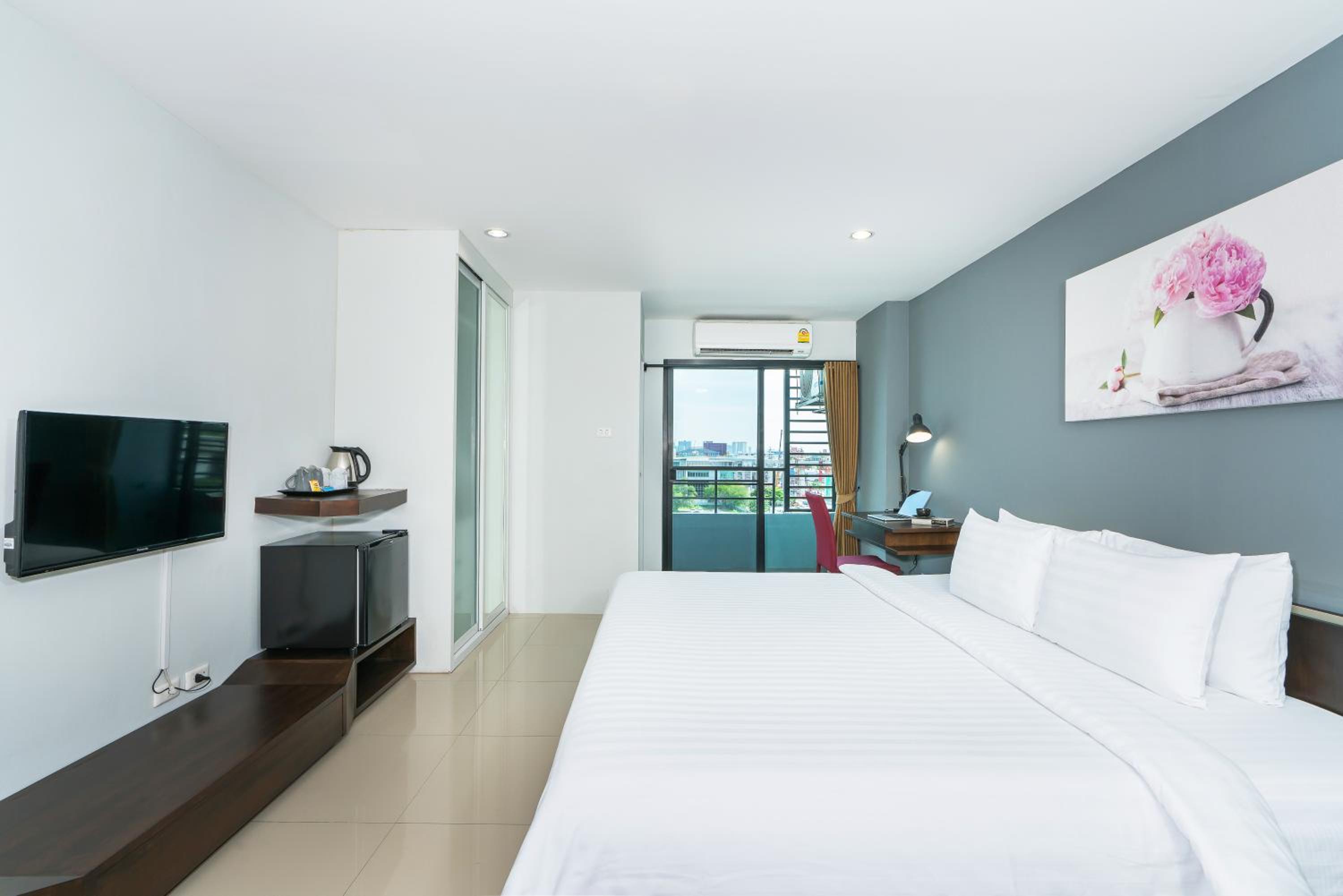 Super, Deluxe, King Bed