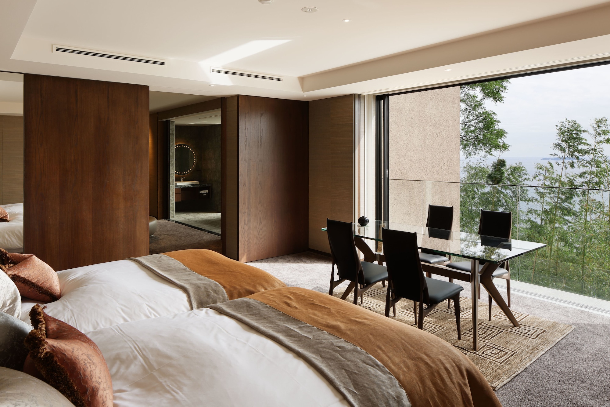 SUITE, CORNER