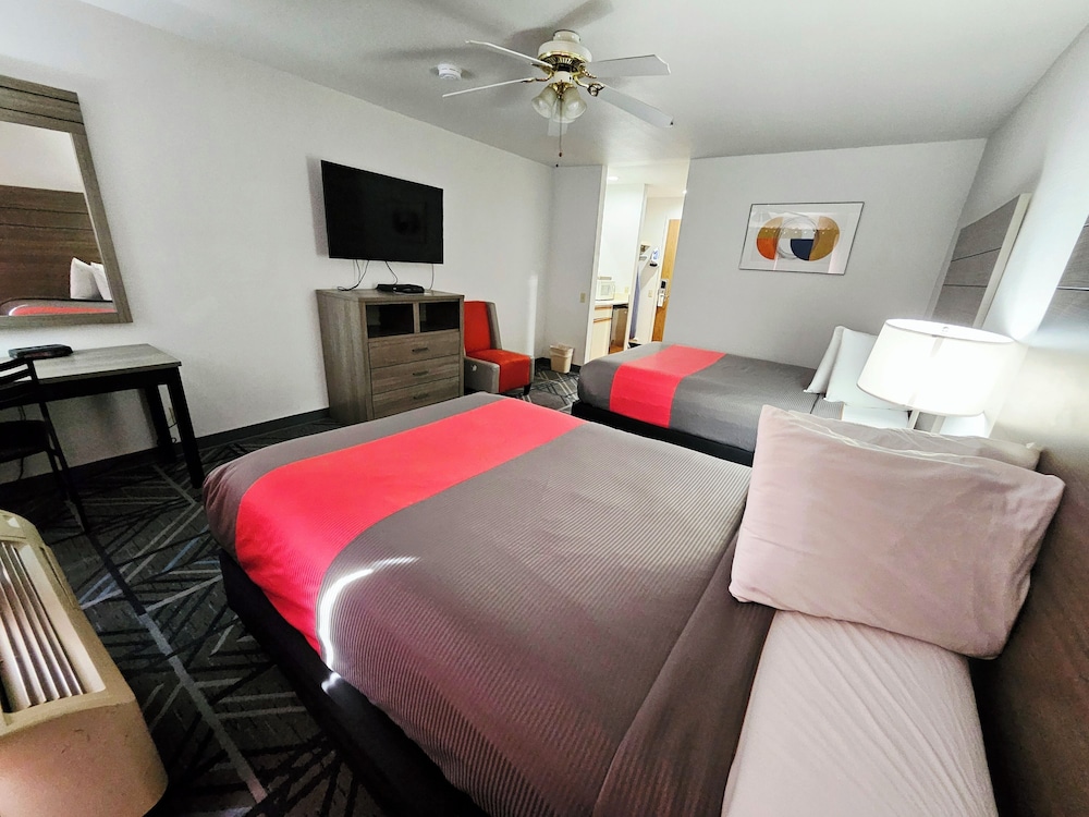 Guest House Inn Medical District near Texas Tech Univ 24/44