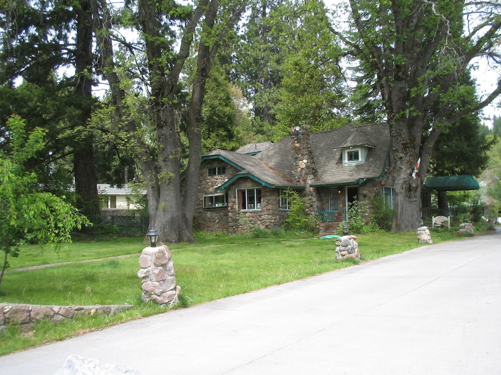 Strawberry Valley Inn 4/38