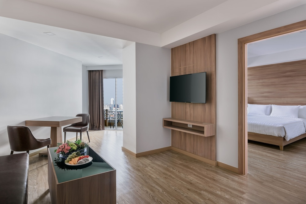 Adelphi Grande Sukhumvit 23/70