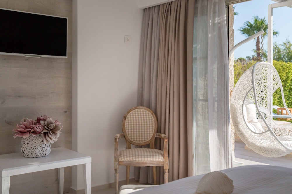 White Pearls Luxury Suites - Adults Only 45/69