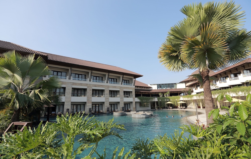 The Singhasari Resort 7/77