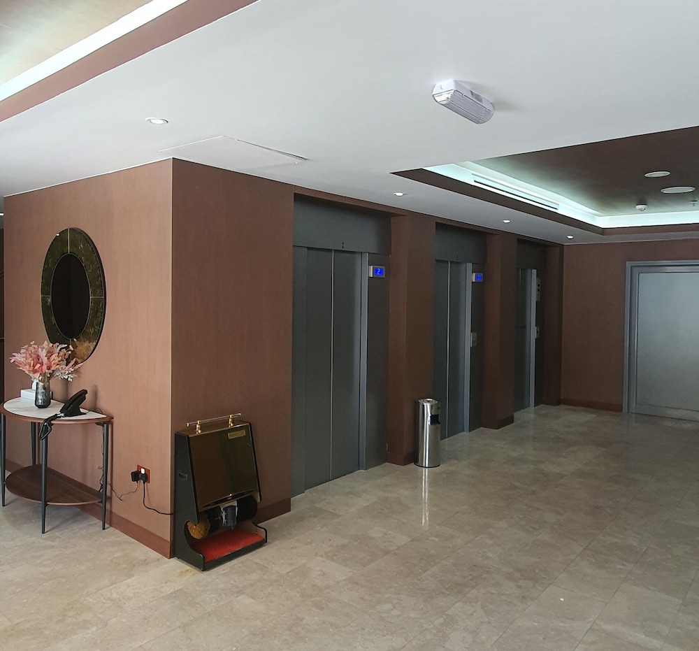 Riggae Tower Hotel 8/39