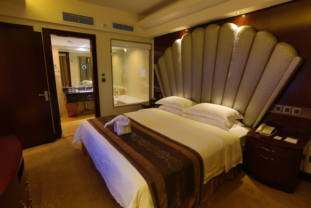 Ramada by Wyndham Chengdu North 8/24