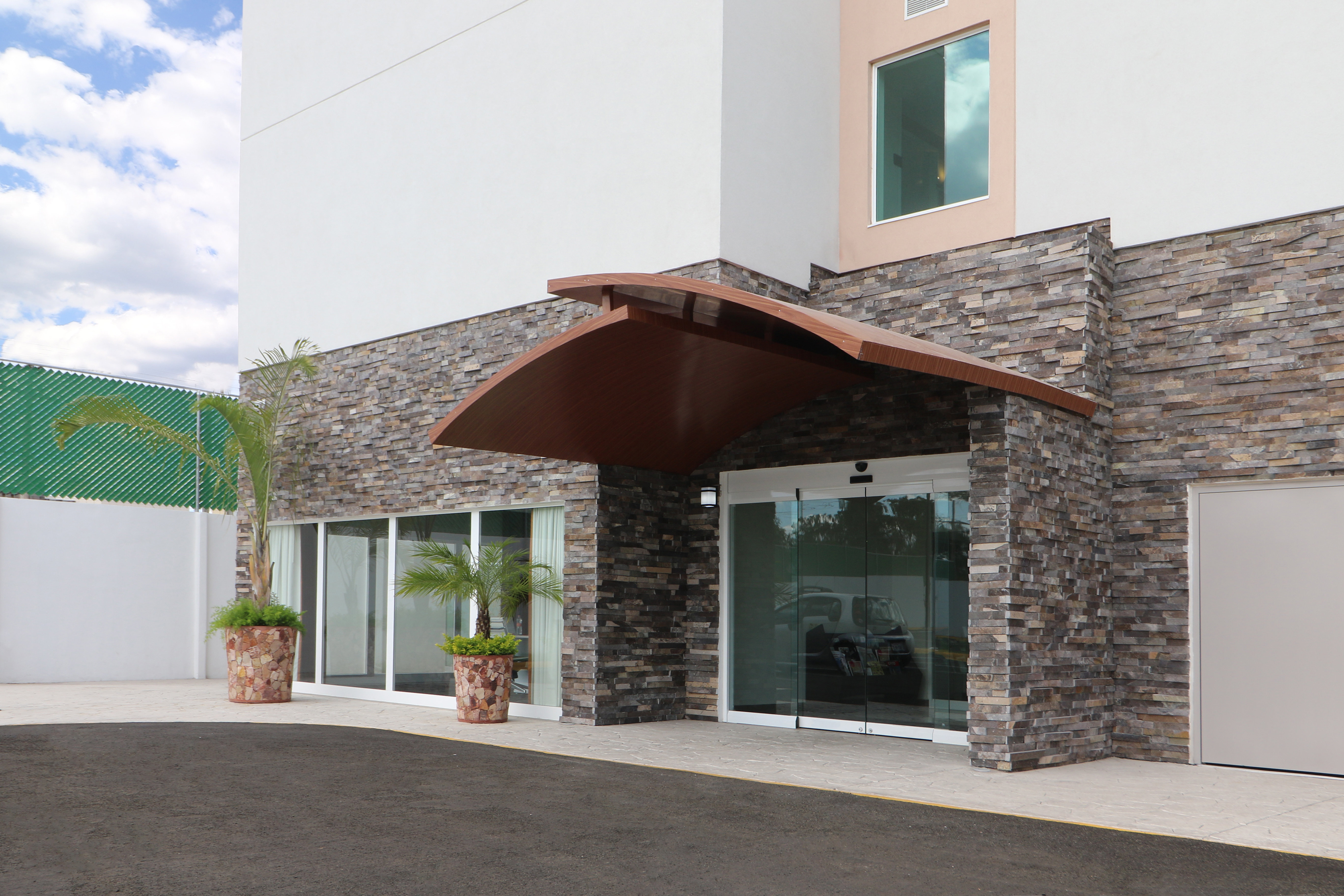 CANDLEWOOD SUITES CELAYA 2/75