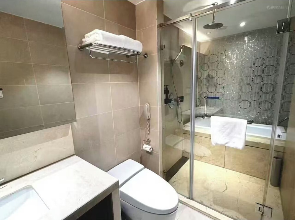 Orange Crystal Hotel (North the Bund East Daming Road) 54/59