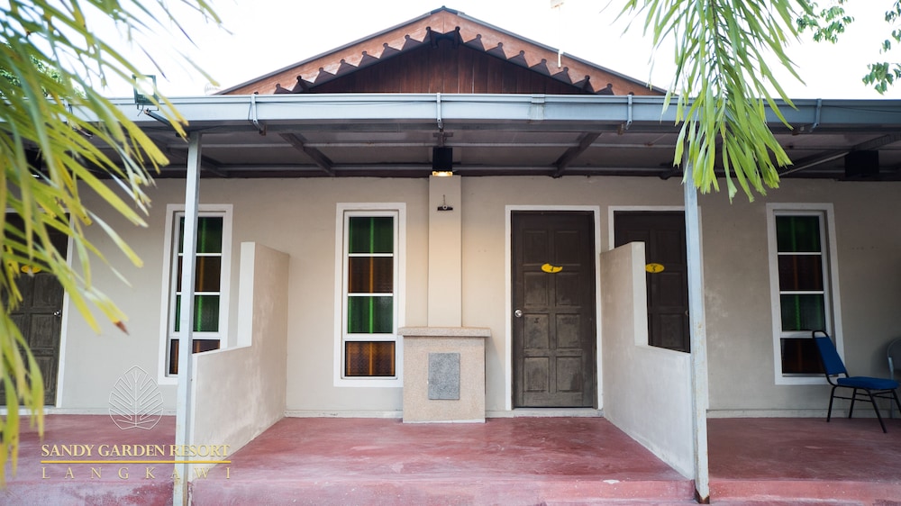 Sandy Garden Resort 4/40