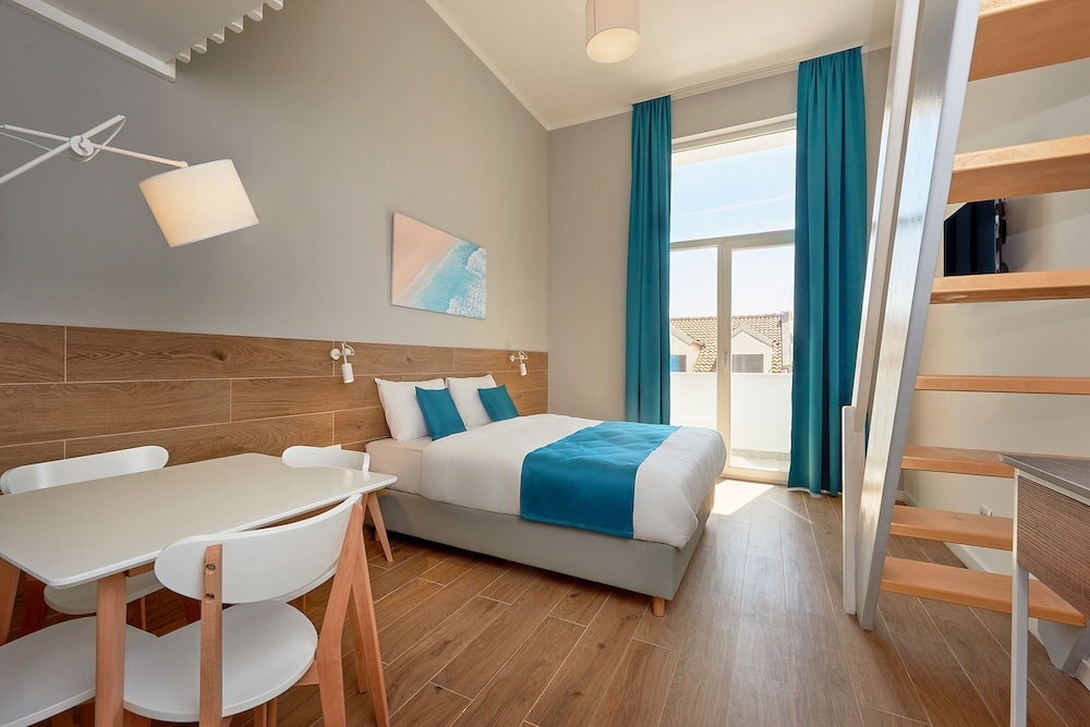 Hotel Larimar 10/50