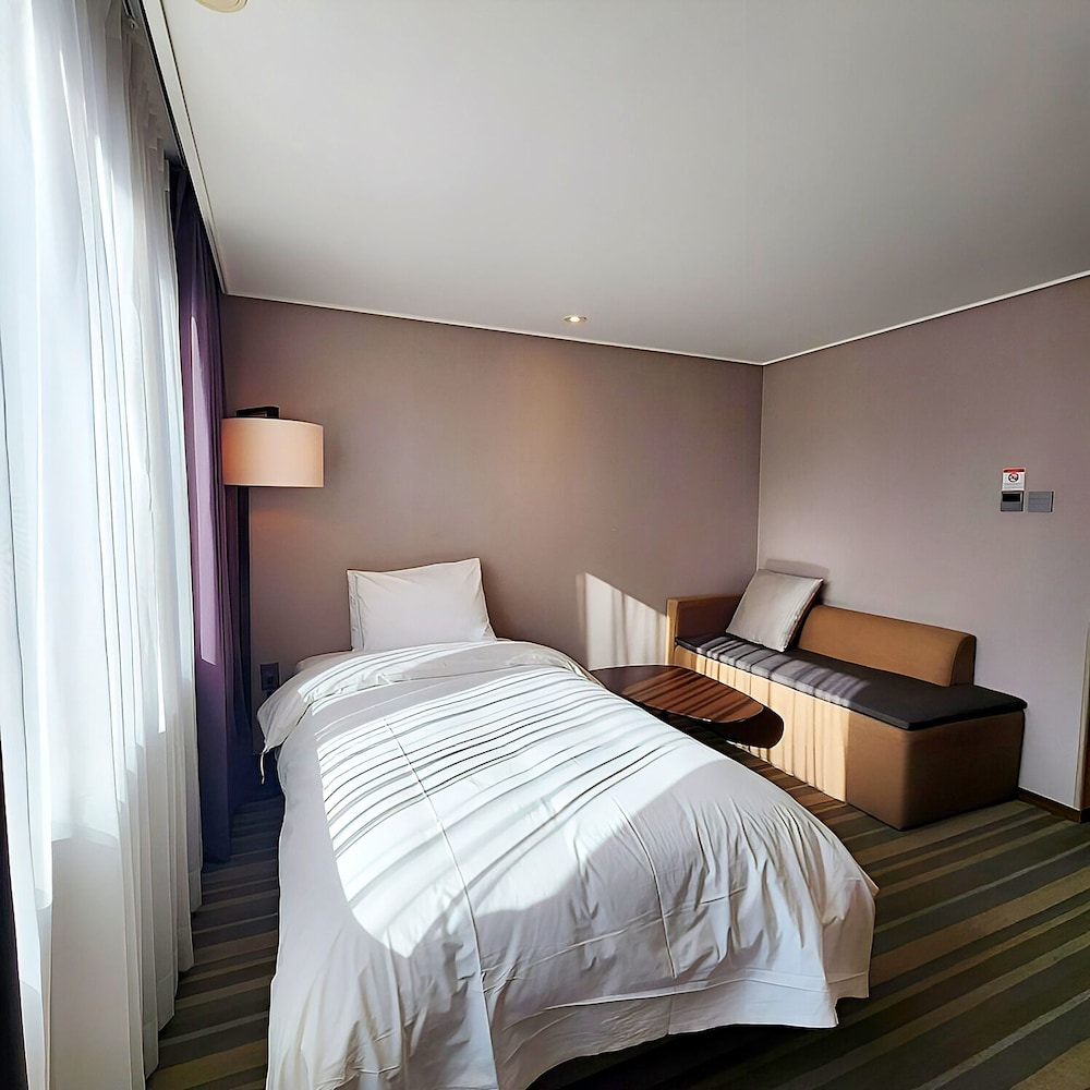 DELUXE, TWIN BEDS
