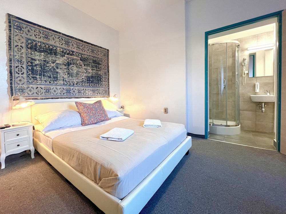 STANDARD, DOUBLE BED