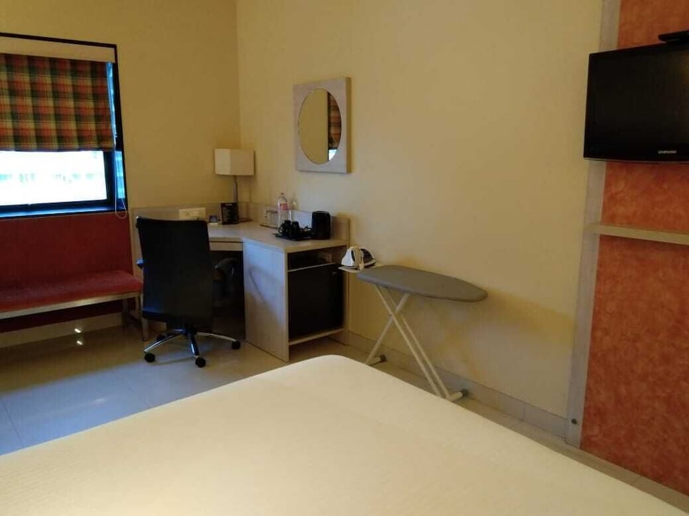 Lemon Tree Hotel Chinchwad Pune 10/56