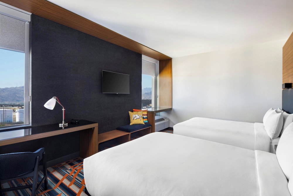 Aloft Phoenix Airport 17/62