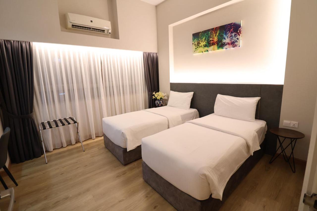 Crown Regency Serviced Suites 12/39