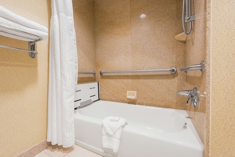 Hilton Garden Inn Meridian 12/49
