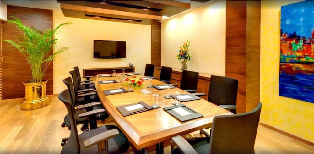 Kenilworth Hotel Kolkata 58/68