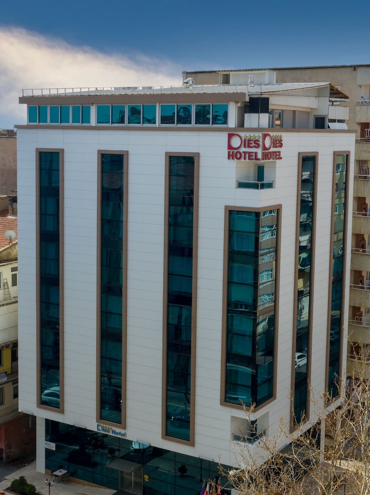 Dies Hotel 4/62