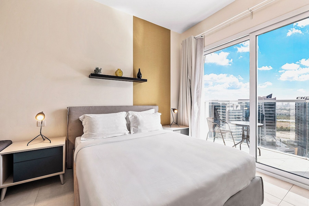 DELUXE, STUDIO, BALCONY, KITCHEN