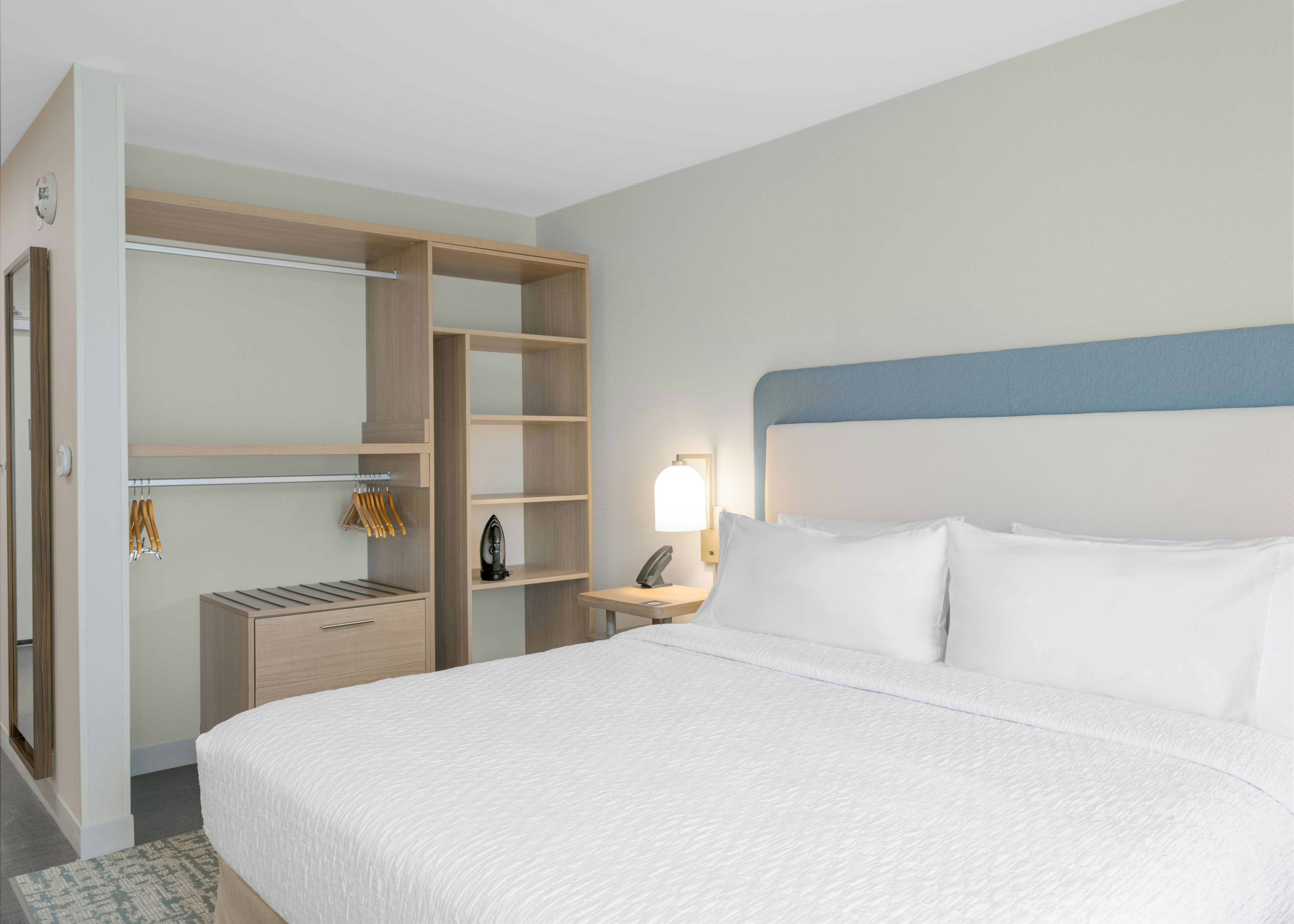 EFFICIENCY, SUITE, KING BED, ACCESSIBLE