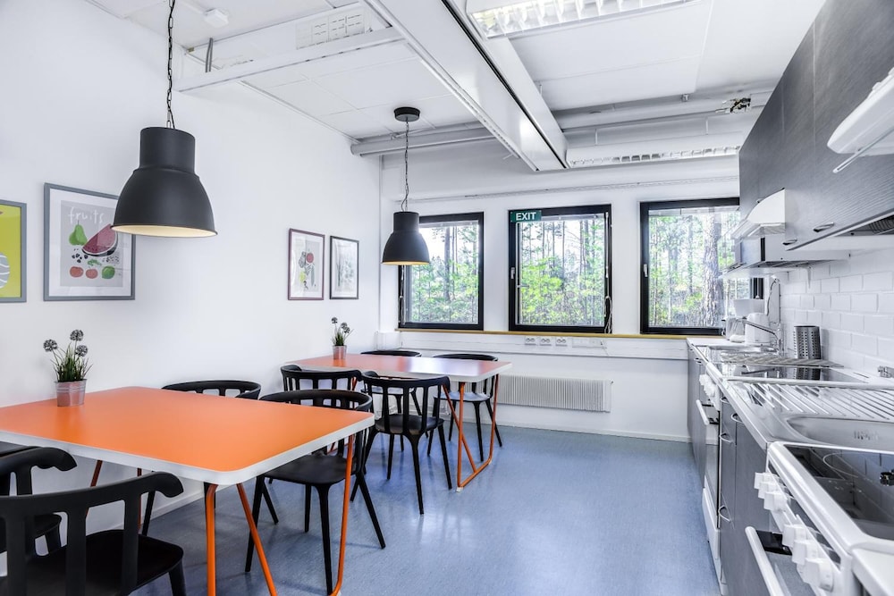 FORENOM HOSTEL VANTAA AVIAPOLIS 25/27