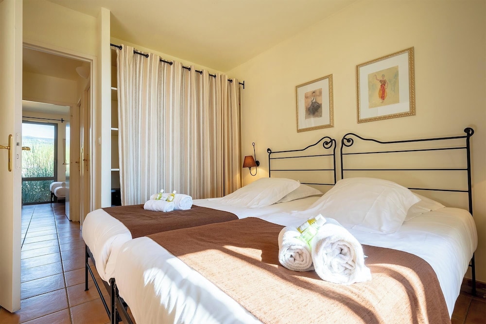 Madame Vacances Residence Provence Country Club 12/50