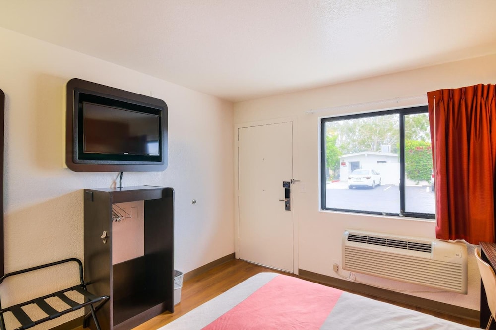 Motel6 Camarillo, CA 53/71