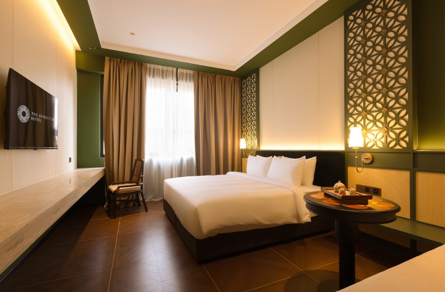 The Seven Stars Hotel 11/48
