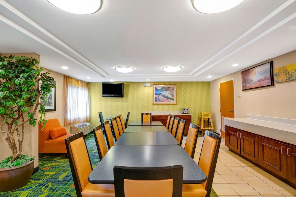 Motel6 Milford, CT 57/74