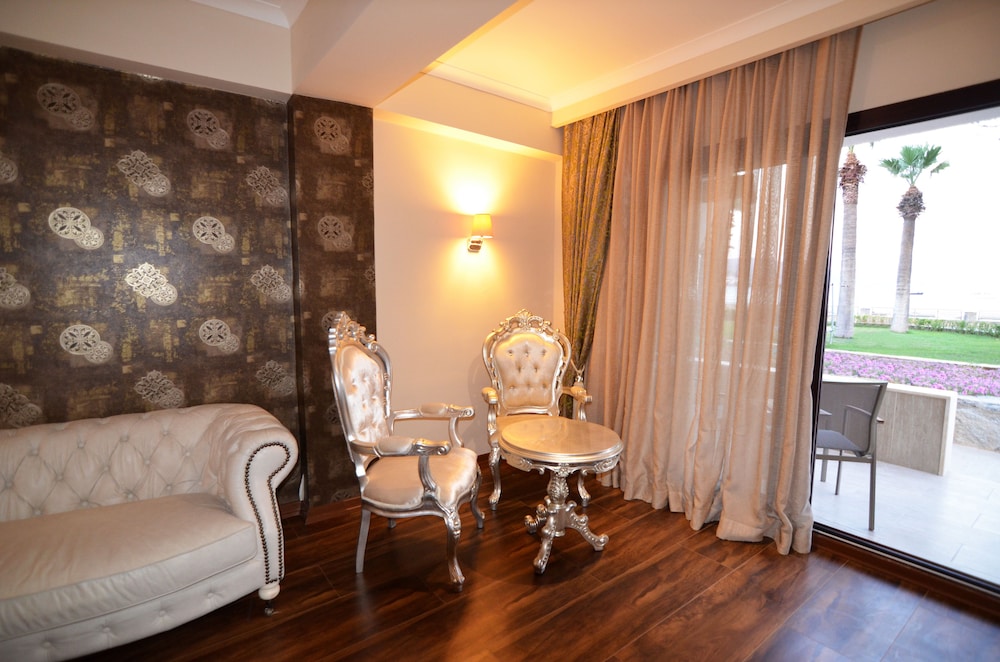 Azka Hotel 52/78