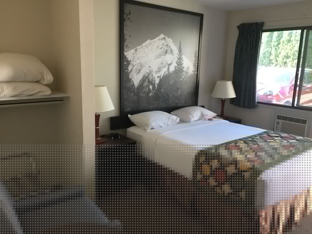Super 8 by Wyndham Kelowna BC 15/38