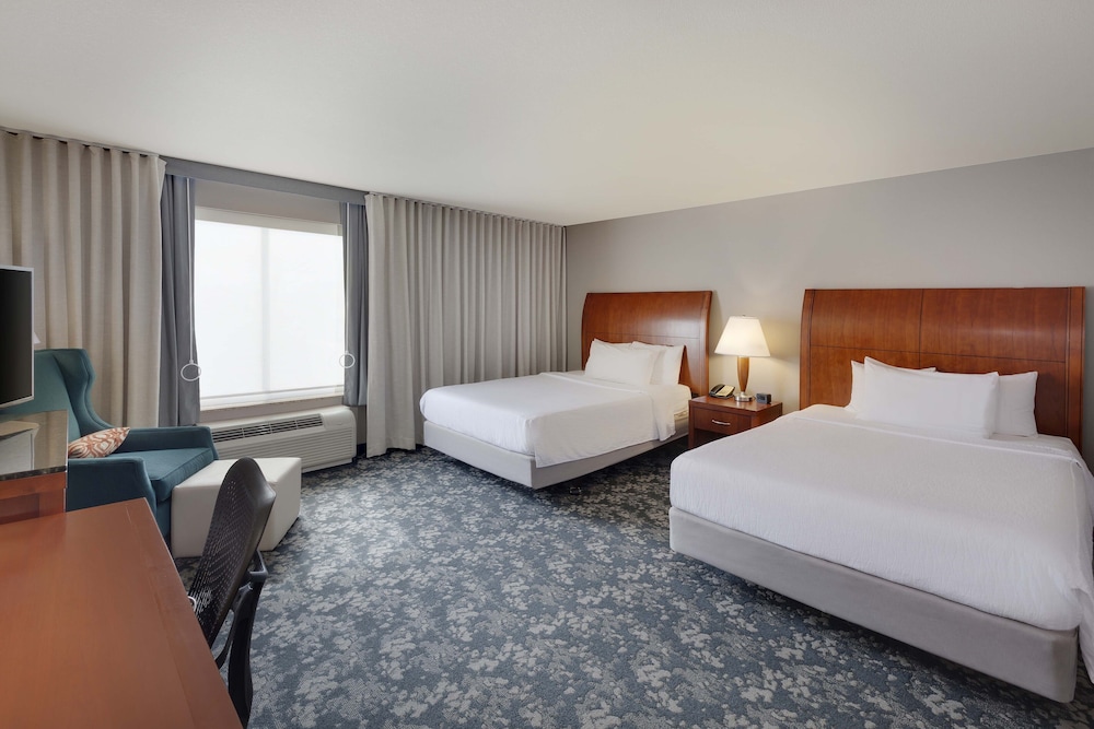 PREMIUM, 2 QUEEN BEDS, ACCESSIBLE