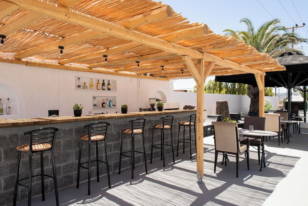 The Noverian Bios Santorini Boutique Hotel 66/78