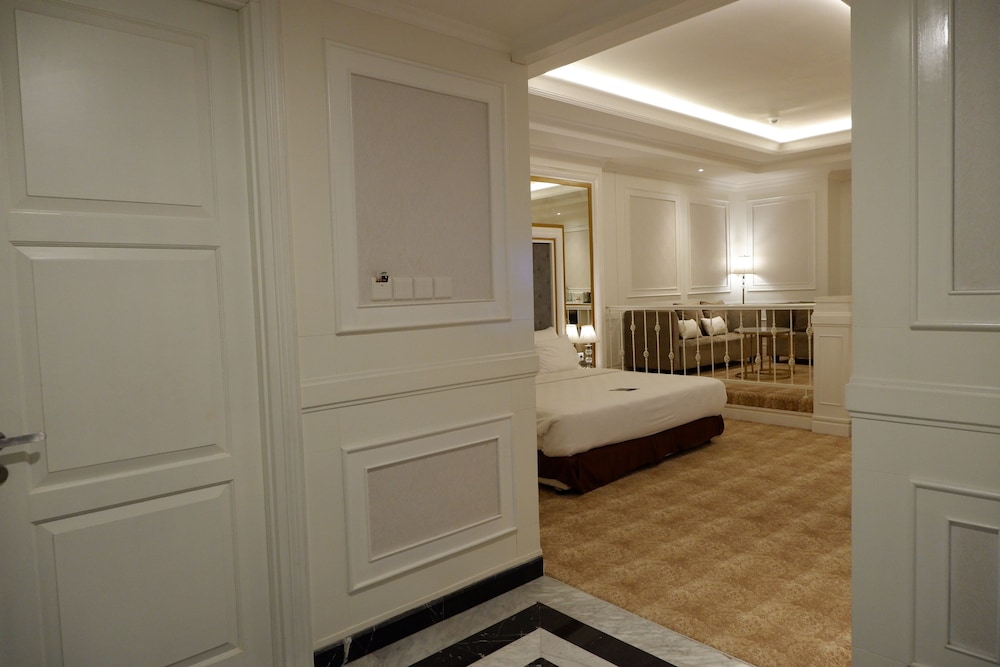 The Grantage Hotel and Sky Lounge 18/50